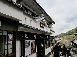産寧坂(三年坂)と七味屋